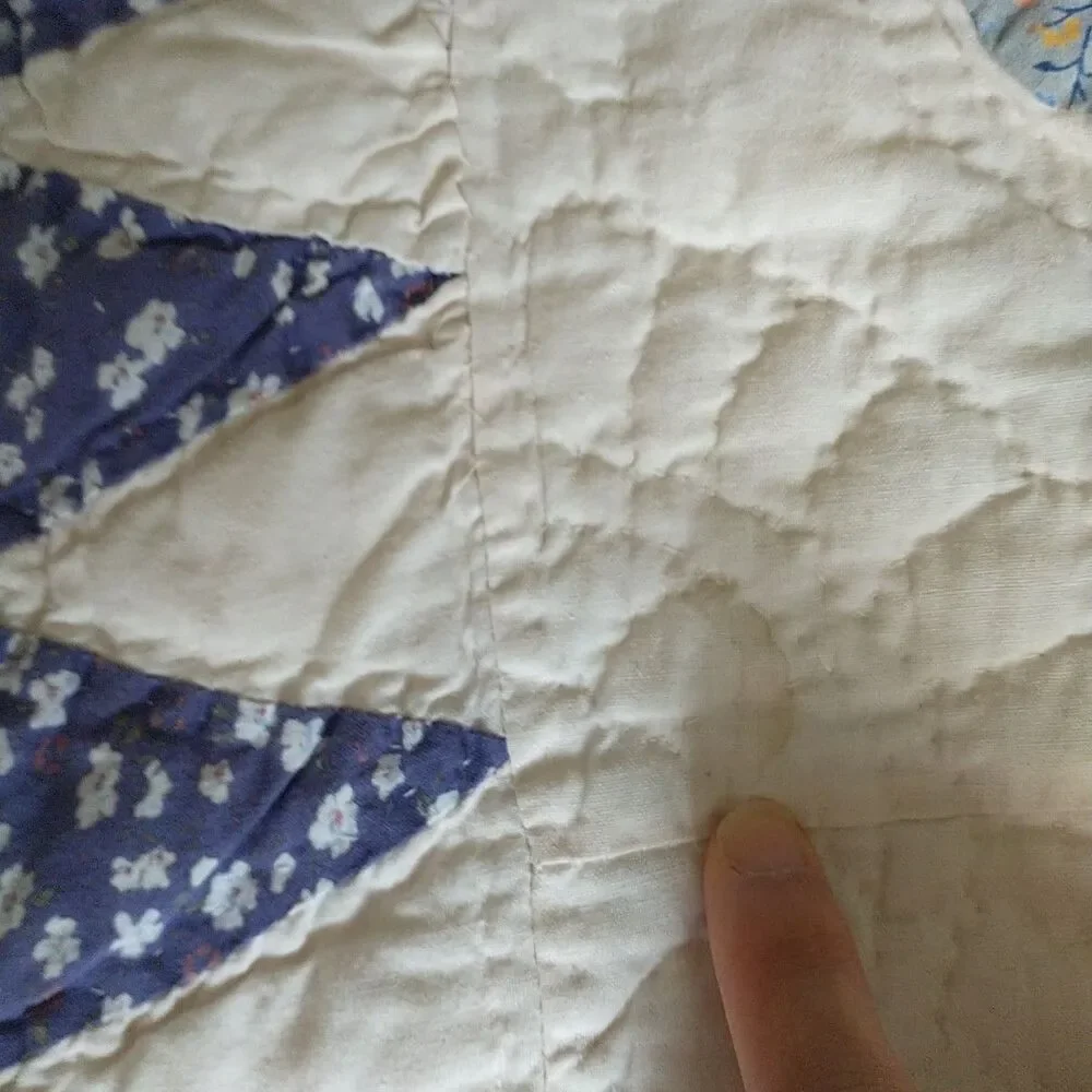 Vtg Dresden Plate Quilt Handmade Cotton Scalloped Edge Floral Rectangle 86x96